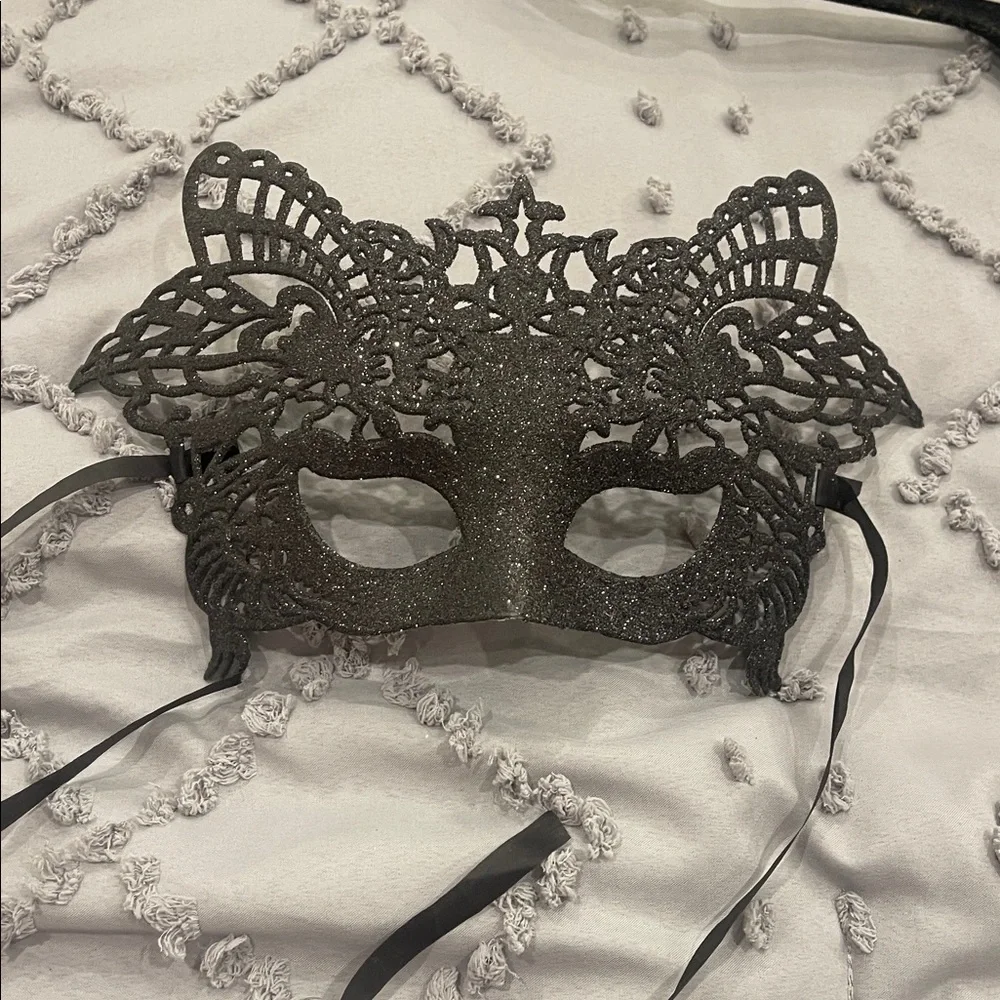 Elegant Black Lace Masquerade Mask new plastic and glitter with ribbon ties